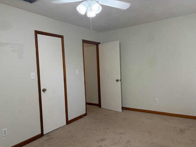 Building Photo - 3740 Donovan Dr