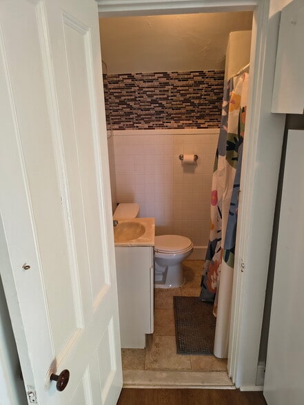 Building Photo - 24 Cameron Ave