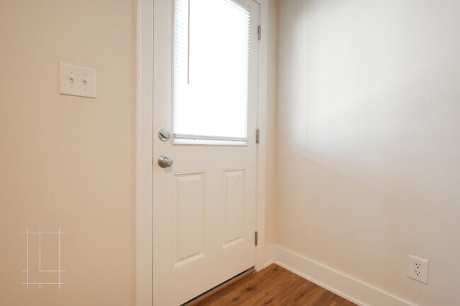 Building Photo - 1257 N 6th St