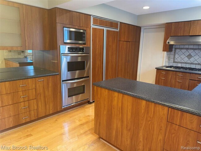 Building Photo - 3200 Hartslock Woods Dr