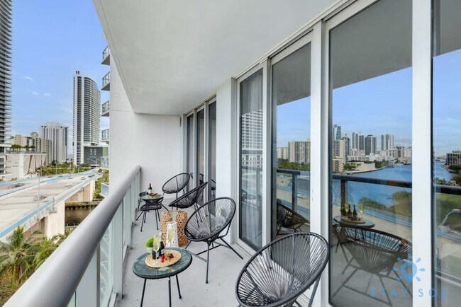 Building Photo - 2602 E Hallandale Beach Blvd