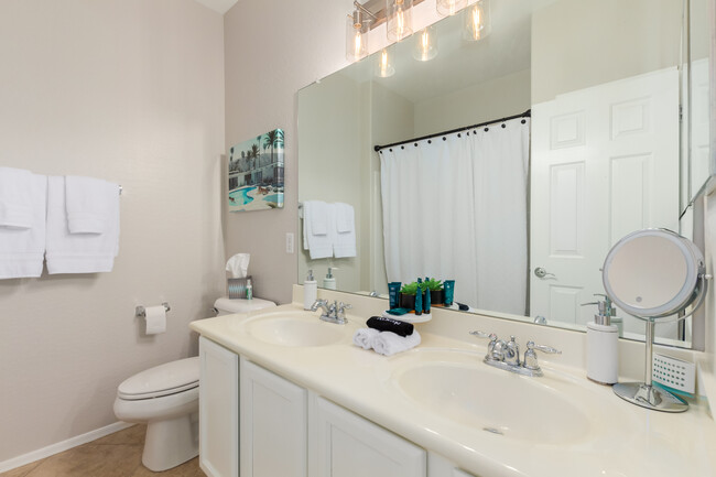 Two queen rooms share bathroom, dual vanities, shower/tub combo - 14853 N 173rd Dr