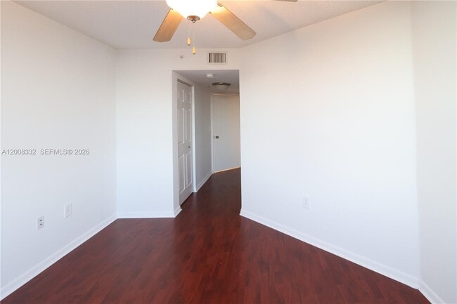 Building Photo - 520 SE 5 Ave