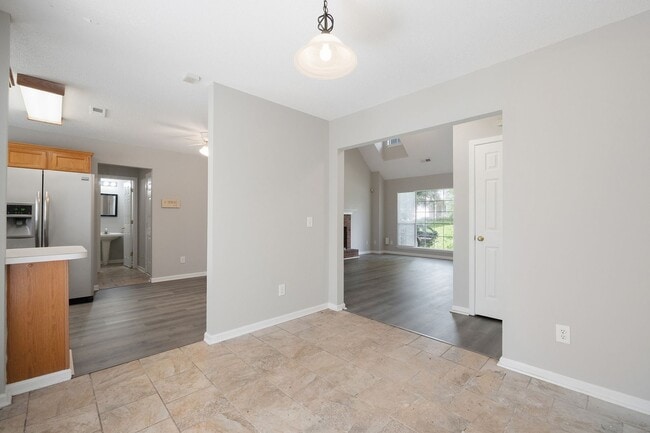 Building Photo - Newly renovated 3Bd 2.5bath SFH in Chadbury Concord