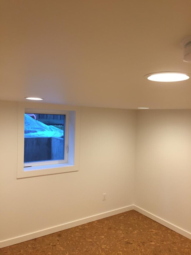 Bedroom with egress window and light - 2814 SE Yamhill St