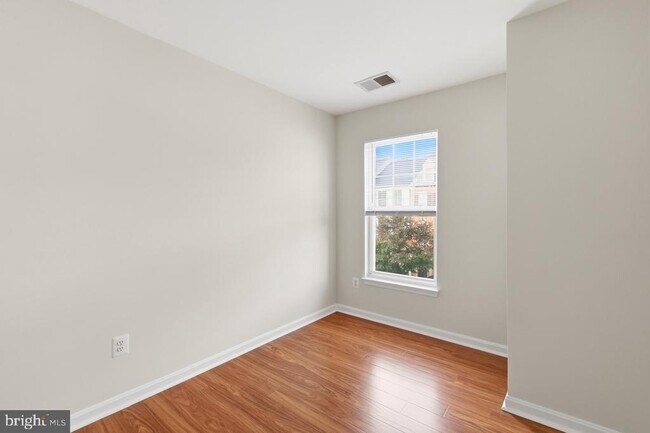 Building Photo - 8108 Dove Cottage Ct