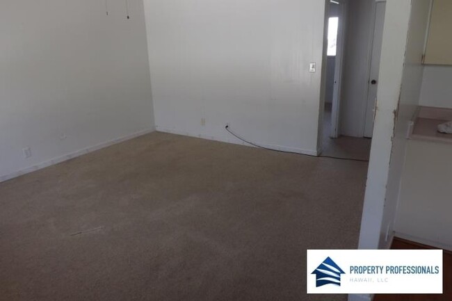 Building Photo - 485 Waianuenue Ave
