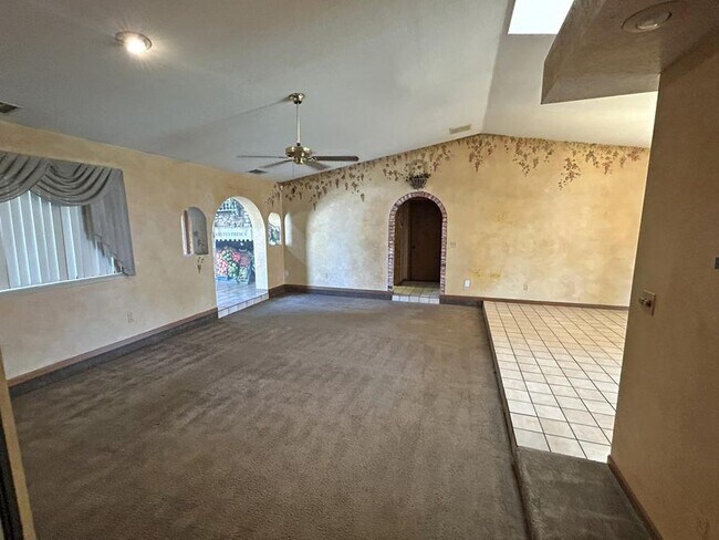 Building Photo - 15370 Tacony Rd