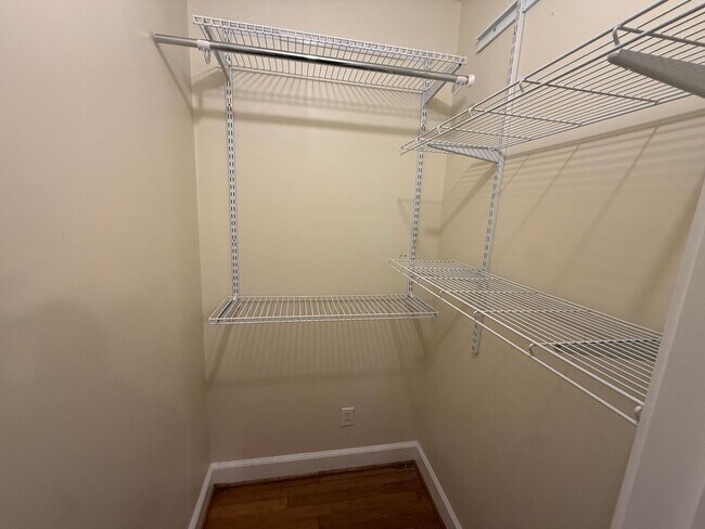 Building Photo - 300 Monticello Ln