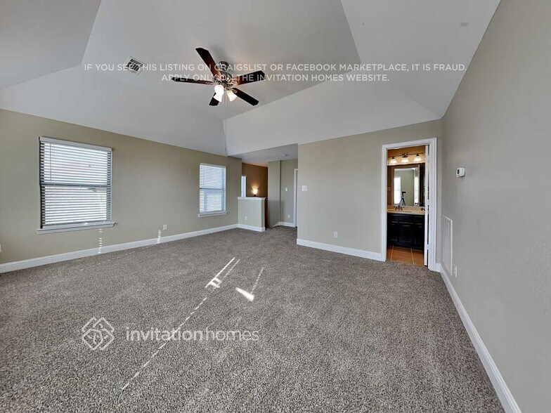 Building Photo - 5609 Paradise Dr
