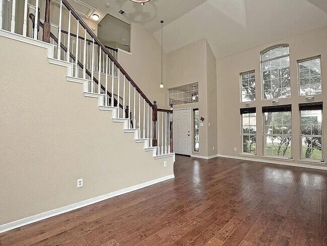 Building Photo - 1207 Chinquapin Ct