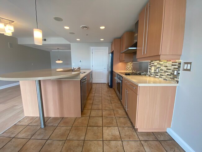 Building Photo - 250 Park Avenue W NW