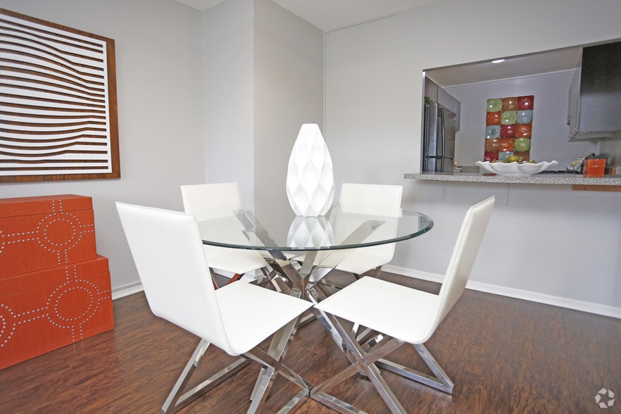 1 BR, 1 BA - dining area - Waters Edge