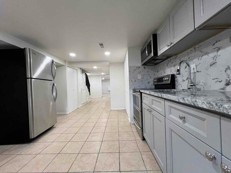 Building Photo - 524 S Macon St.