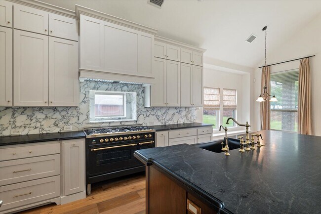 Building Photo - 1040 Edgefield Lane