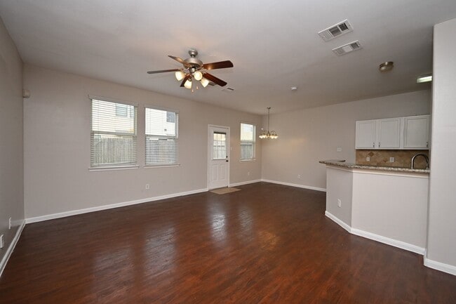 Building Photo - 6127 Yorkglen Manor Ln