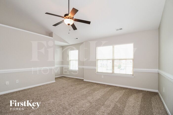 Building Photo - 105 Tannin Way
