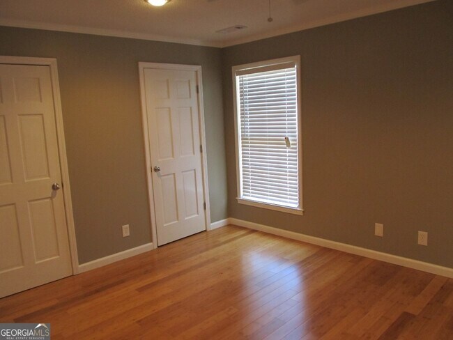 Building Photo - 502 Park Ave