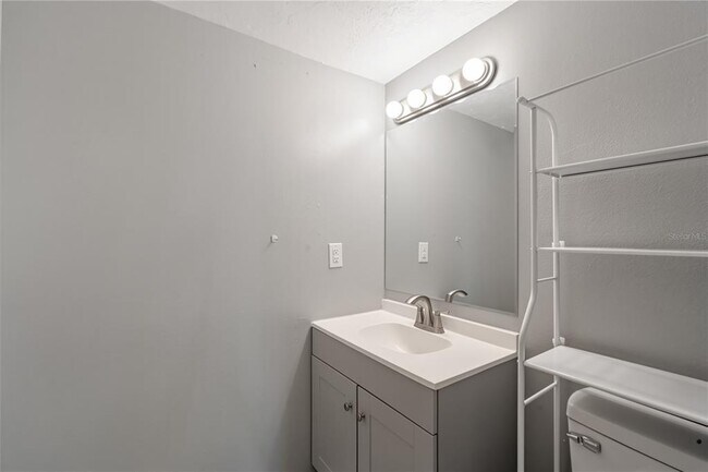 Building Photo - 3592 Lake Bayshore Dr