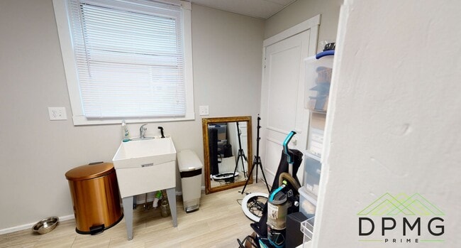 Building Photo - 132 S Clemens Ave