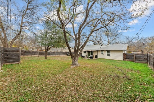 Building Photo - 8508 Bradford Dr