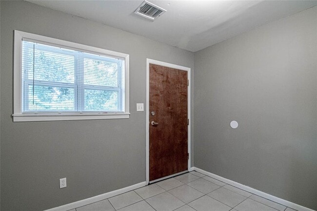 Building Photo - 604 Hayman St