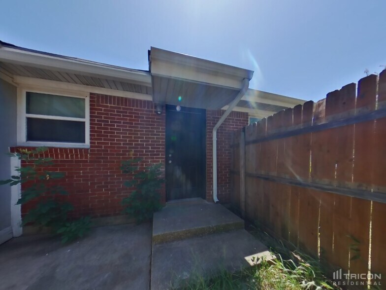 Building Photo - 930 Liberty Dr