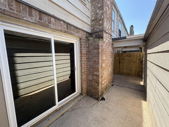 Building Photo - 17159 Beaver Springs Dr