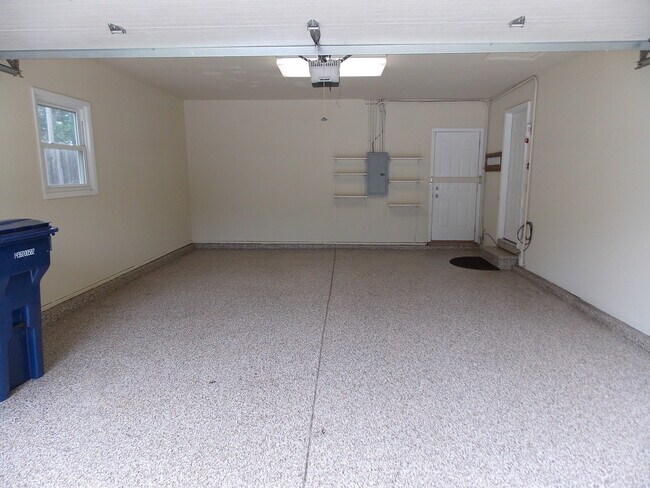 Building Photo - 209 Cedarbrook Rd