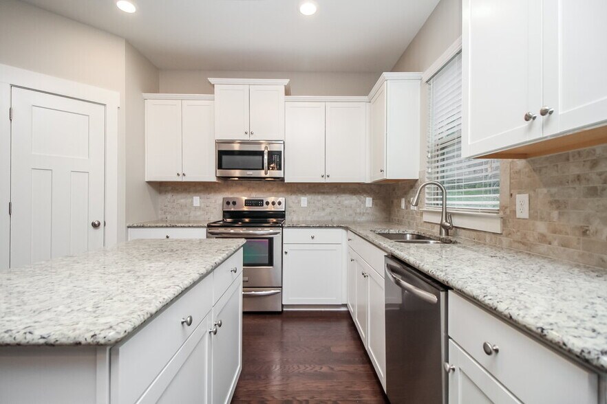 Building Photo - 2032 Hamilton Hill Dr