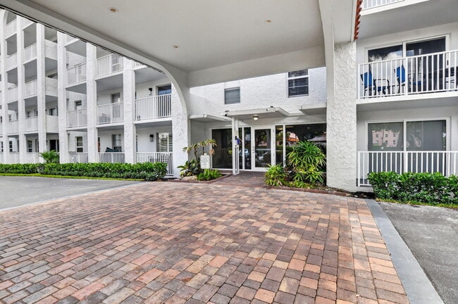 Building Photo - 950 Ponce De Leon Rd