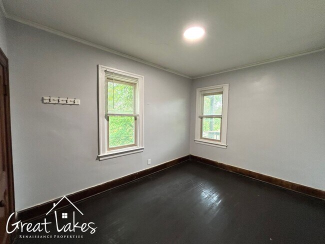 Building Photo - Beautiful 2 Bedroom 1 Bathroom now available for rent