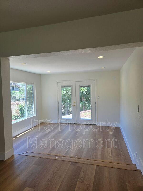 Building Photo - 9421 Fair Oaks Blvd