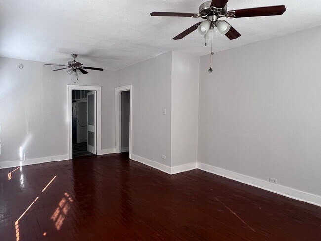 Building Photo - 215 Jennings Ave