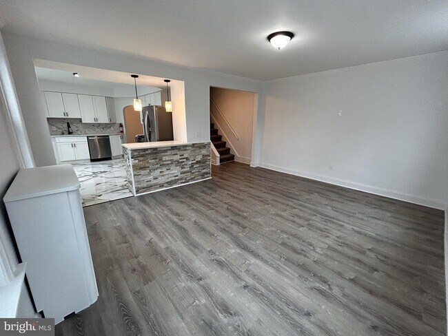 Building Photo - 1067 S Clinton Ave