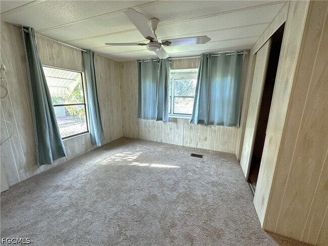 Building Photo - 280 Flame Ln