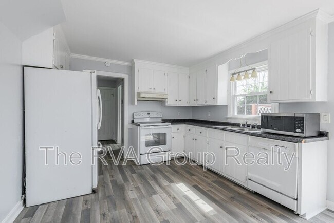 Building Photo - 1601 Lancashire Dr