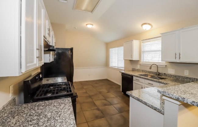 Building Photo - 2604 Hill Street Cove