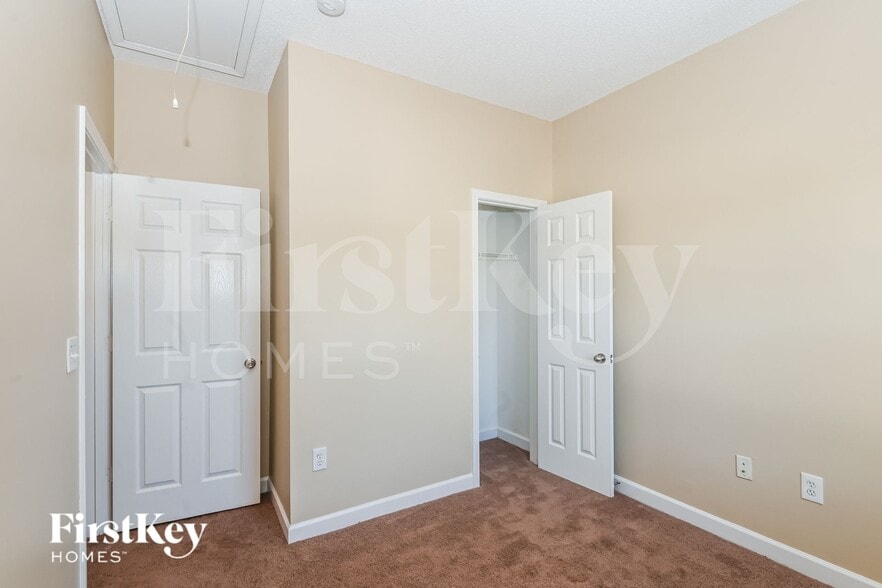 Building Photo - 327 Olde North Church Dr