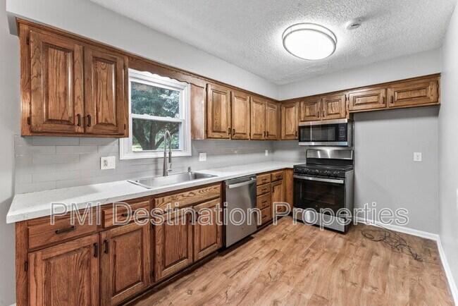 Building Photo - 1322 N Harvey Dr