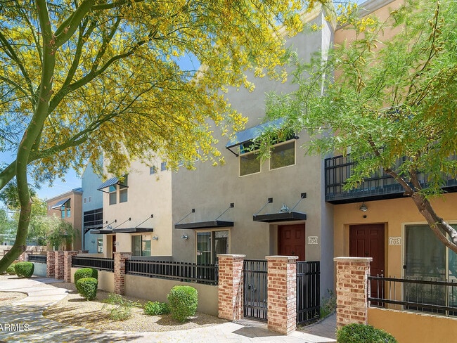 Building Photo - 1406 W Main St