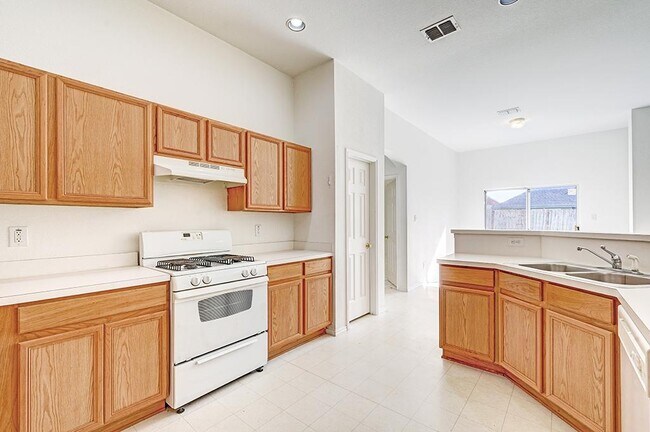 Building Photo - 2710 Logan Dr