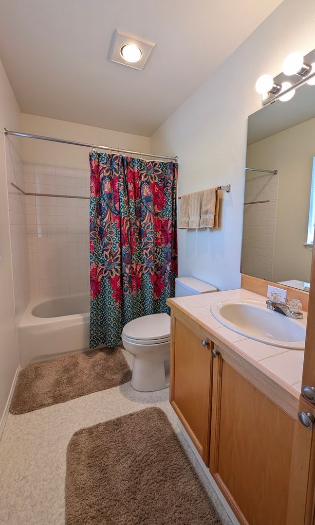 Building Photo - Bothell / Woodinville 2 Bedroom Townhome with Den and AIR-CONDITIONING
