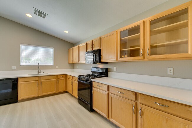 Building Photo - This  one-story home is located in the hea...