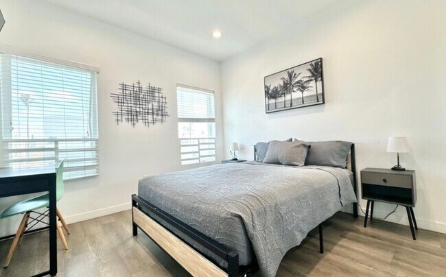 Building Photo - 1875 W 20th St