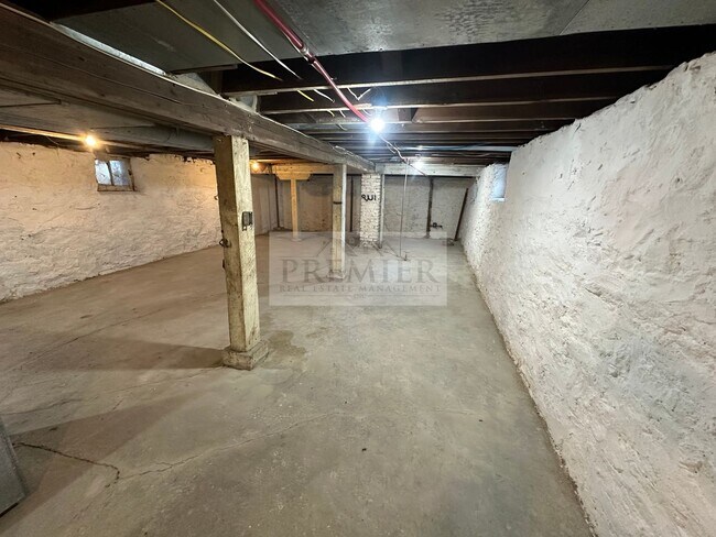 Building Photo - 5830 Tracy Ave