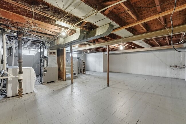 Building Photo - Updated 3 BR with Garage & Basement