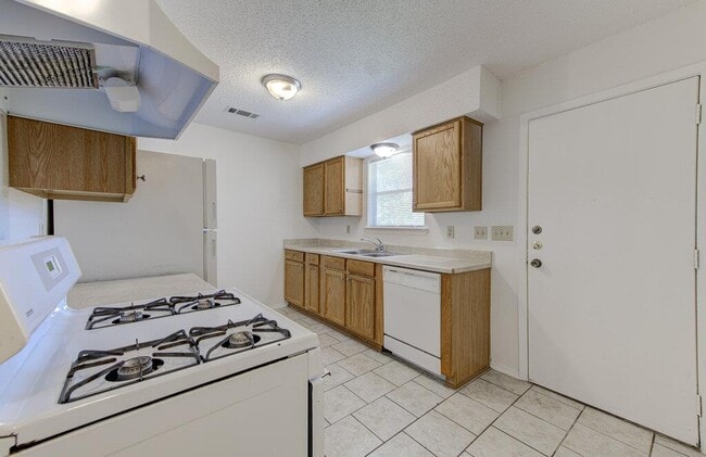 Building Photo - 7111 Dan-Jean Dr