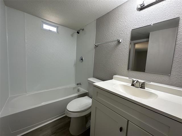 Building Photo - 87 Paris Dr