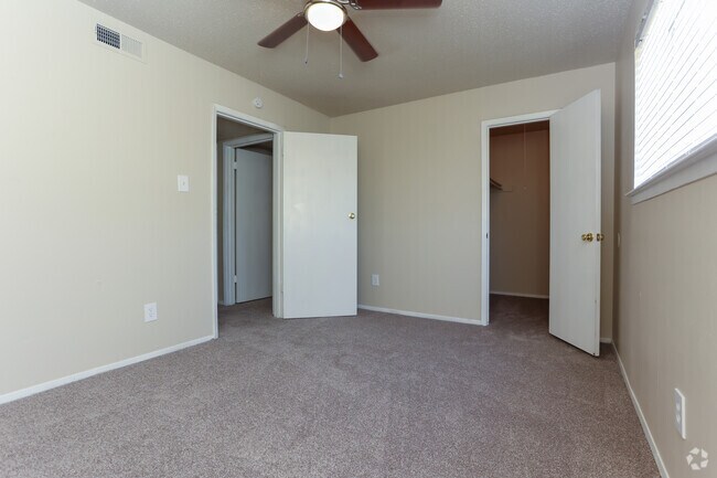 2BR, 1BA - 828SF - Highland Terrace Apartments